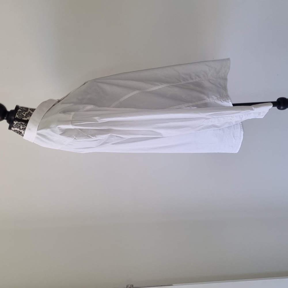 Mens white button-up long sleeve, collar, small amount of stretch, size XL - Picture 3 of 6